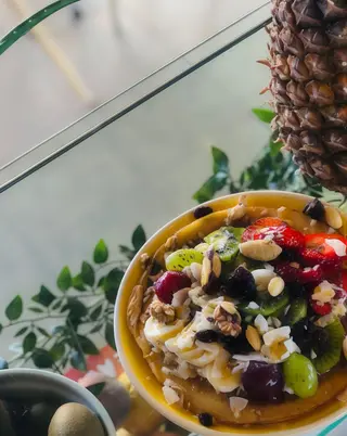 Panqueca Especial Iogurte, Granola Frutas, Frutos Secos e Mel