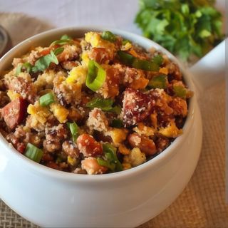 Feijão tropeiro e frango 