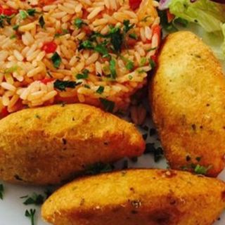 Pastéis de bacalhau c/ arroz de tomate