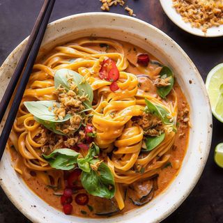 NOODLES BOWL WITH PENANG CURRY
