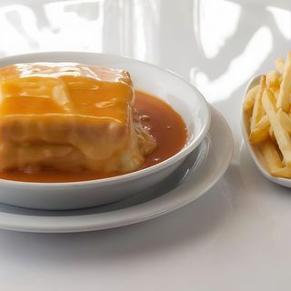 Batata Frita com Molho de Francesinha