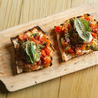 Bruschetta Caprese (2 unid.)