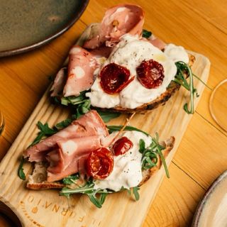 Bruschetta Stracciatella (2 unid.)