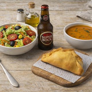 1 Muns + Bebida + Sopa ou Salada