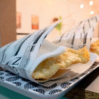 Pastel de Calabresa com Cheddar