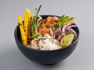 Poké Bowl Salmão