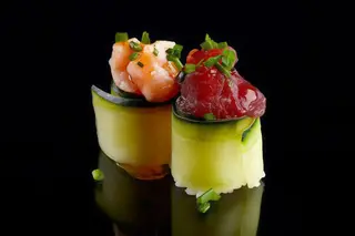 Gunkan de Pepino com Atum e Salmão (6 uni)