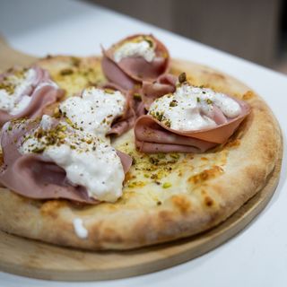 Pizza Burrata, Mortadela, Pistácios