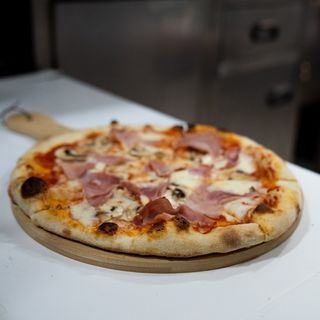 Pizza Fiambre e Cogumelos