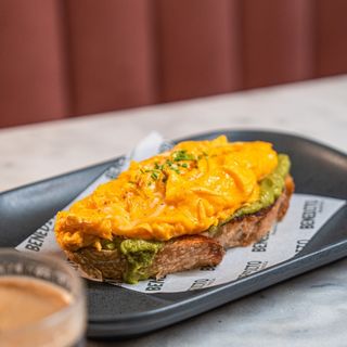 Tosta de Bacon e Ovos mexidos