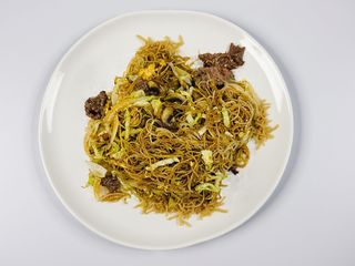 49. Massa de arroz com vaca