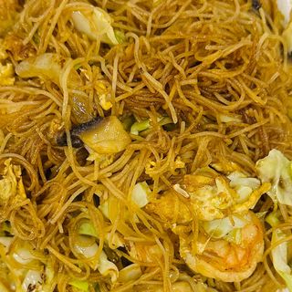 77. Massa de arroz com três delícia