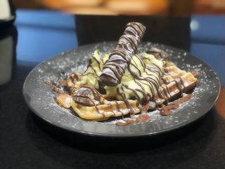 Waffle com Creme de Kinder Bueno