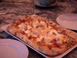 Pinsa Bacon and Gorgonzola