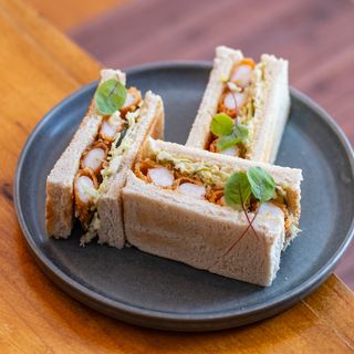 Katsu Sando de Camarão Tempura