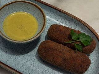 Croquetes c/Molho Mostarda e Mel