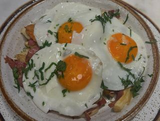 Ovos Rotos com Camarão