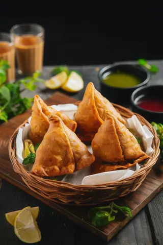 Chamuça de Legumes / Vegetable Samosa