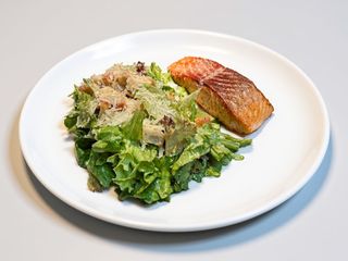 Caesar salad com salmão