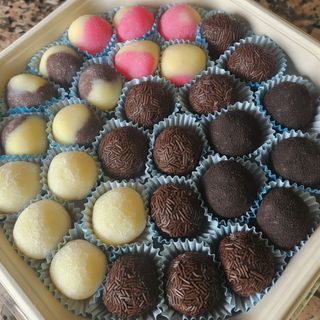 Kit 30 brigadeiros sabores variados 