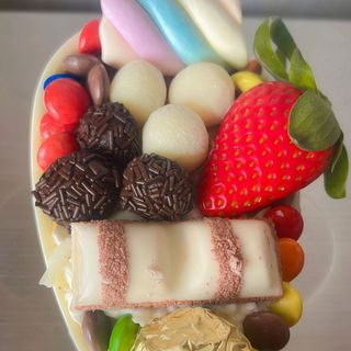 Ovo de colher Kinder bueno e ninho 200g