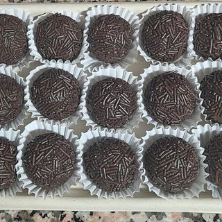 Kit 60 brigadeiros tradicional