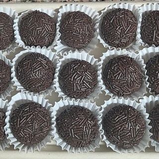 Kit 70 brigadeiros tradicional