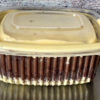 Bolo no pote 600g maracujá e brigadeiro