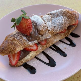 Doce de leite cozido com morangos