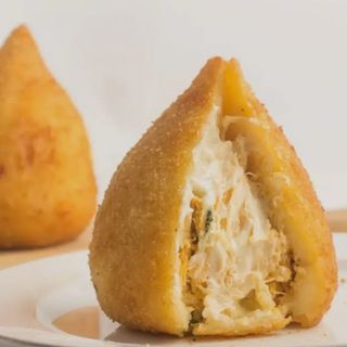 Coxinha de frango com creme cheese