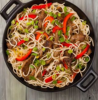4. Noodles Chow Mein De Frango De Churrasco