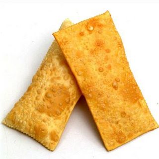 Combo 2 pasteis de feira de queijo e 2 bebidas