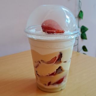 Copo da felicidade 300ml ( morangos ou uvas)