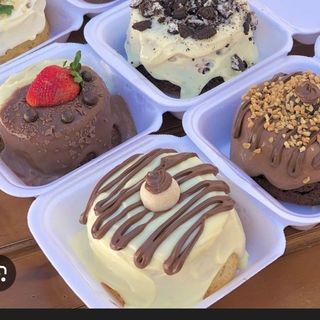 Mini caseirinho vulcão ( brigadeiro,  ninho, bem casado, beijinho de coco)