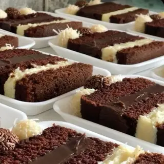 Bolo Prestígio ( mega fatia na lancheira)