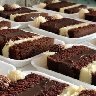 Bolo Prestígio ( mega fatia na lancheira)