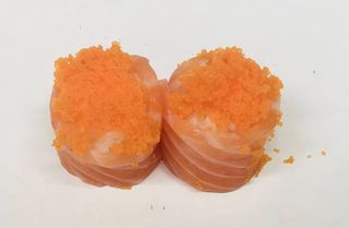 Gunkan Salmão com masago 4 Peças