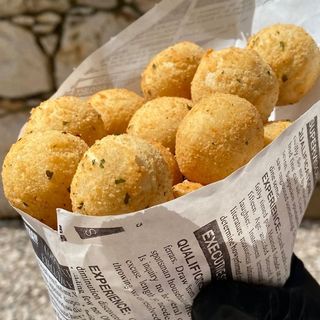 30 Salgados de Bacon e Cheddar