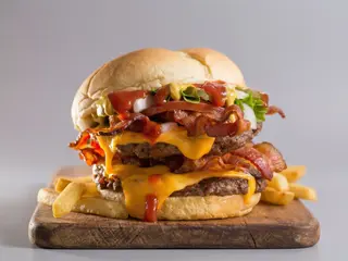 Burger com Bacon e Queijo