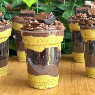 Copo brownie maracujá com chocolate