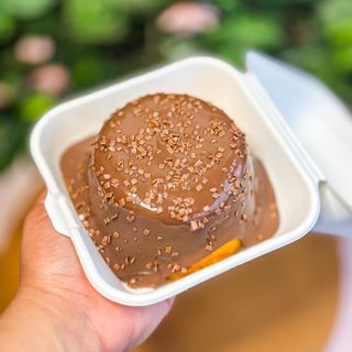 Mini bolo vulcão cenoura com chocolate