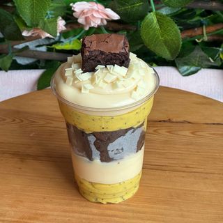 Copo brownie maracujá com nido