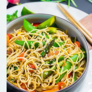 Veg wok noodles ( sweet chilli )
