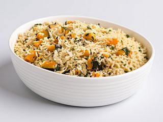 ARROZ COM CUBOS DE FRANGO 