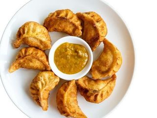 CHICKEN MOMOS FRY 8 PEC