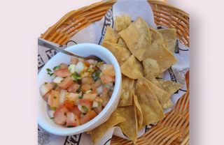 Pico De Gallo Con Totopos