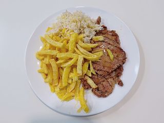 Entremeadas c batatas fritas