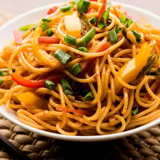 Hakka noodles beef