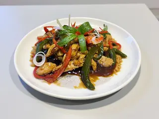 Shredded chicken with chilly oyster sauce 