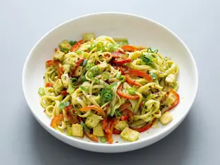 Macarrão caril verde tailandês